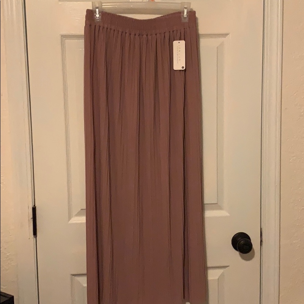 Pink pleated skirt